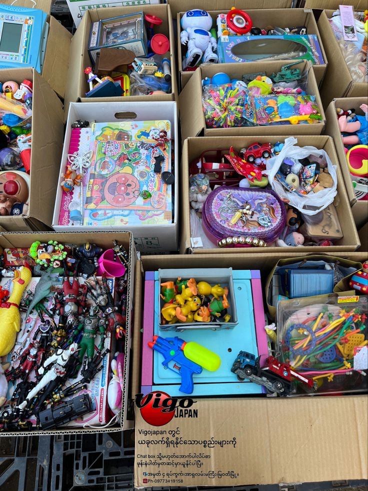 Light-up gadgets and electronic toys