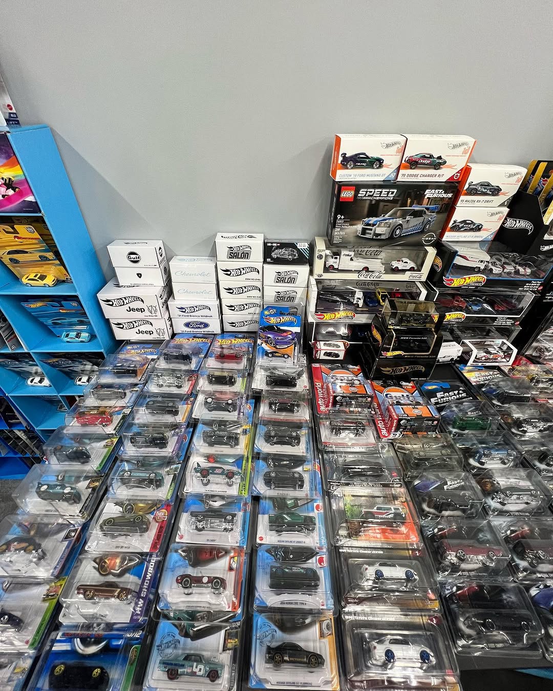 Warehouse inventory Hot Wheels