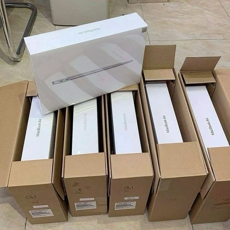Bulk MacBook inventory - 800 pallets
