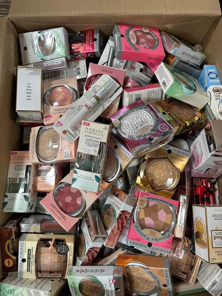 Mixed Cosmetic Pallets