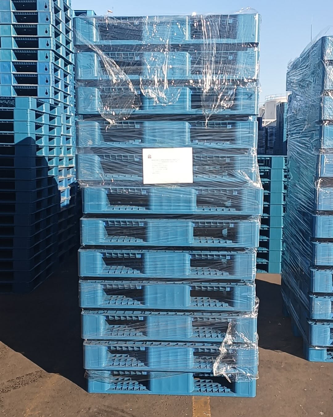 Bulk plastic pallet inventory - 600 pallets per truckload - worldwide shipping