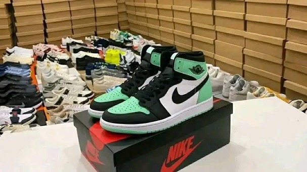Nike and Jordan sneaker pallet